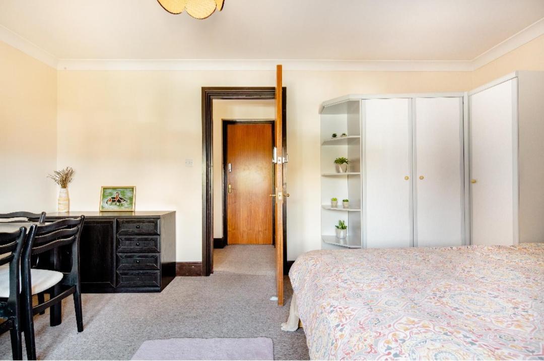 Spacious Room 2 Mins From Station Londres Exterior foto