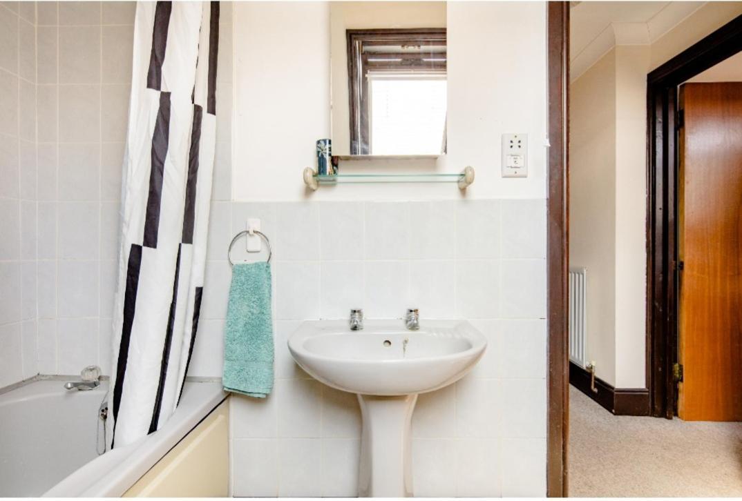 Spacious Room 2 Mins From Station Londres Exterior foto